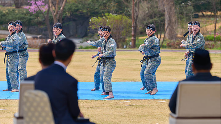 태권도 시범 본 인니 대통령 “우리 쁜짝실랏과 비슷”