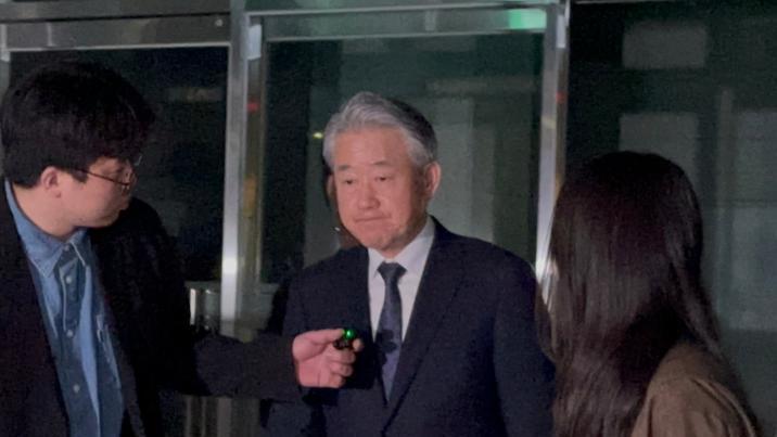‘1억 수수 혐의’ 강호동 농협회장, 피의자 신분 18시간 조사