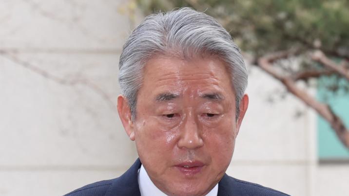 ‘1억 수수’ 의혹 강호동 농협회장, 첫 피의자 조사