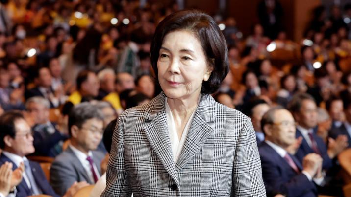 홍라희, 삼성전자 주식 3조원대 매각… 상속세 재원 마련