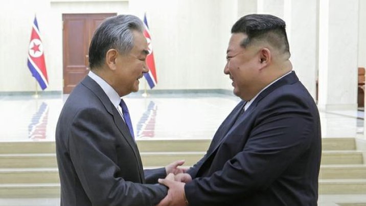 김정은, 中 왕이 만나 “공평하고 정의로운 세계 건설 지지