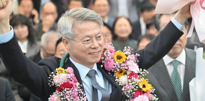 與 전남광주시장 후보 민형배… 국힘 경북도지사 후보 이철우