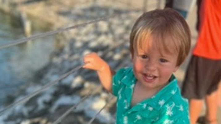 4살 아이가 쏜 총에 2살 동생 숨져…부모 자리 비운 사이 ‘비극’