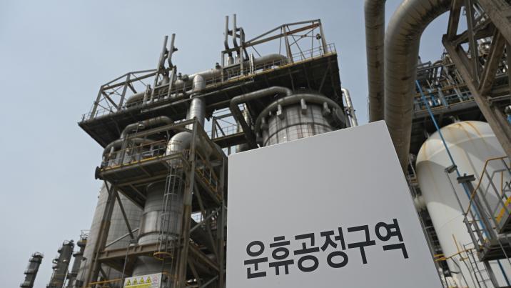‘운휴’ 나붙은 석화산단 “전쟁뒤 가치 재확인, 기간산업 지켜야”