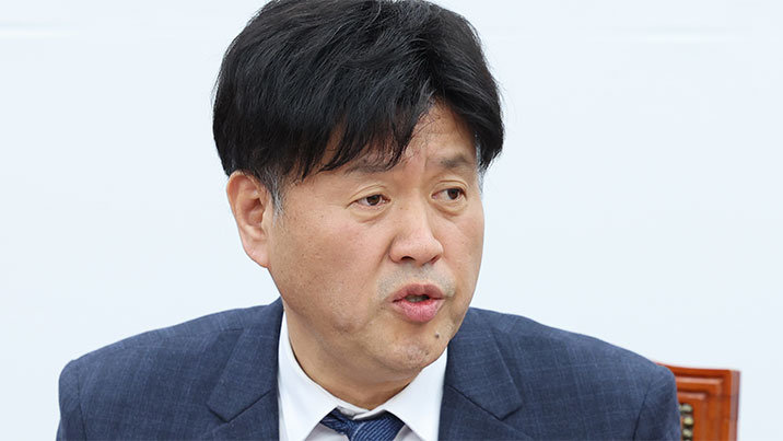 ‘李의 오른팔’ 낙마시키나…與지도부 ‘김용 공천 불가’ 기울어