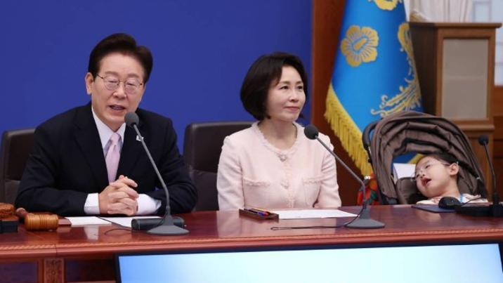 “대통령 되고 싶다”는 어린이에, 李 “5년밖에 못해” 웃음바다