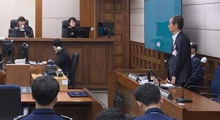 재판부 “尹 안 말렸다”에…한덕수 한숨 크게 내쉬어