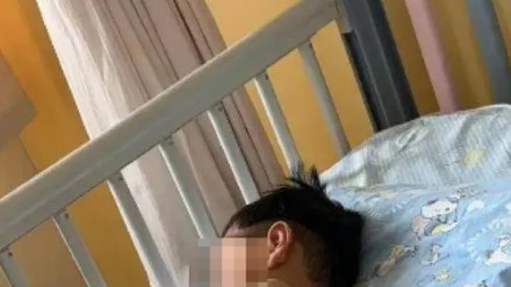 “엄마 오는지 보려” 11층서 추락한 4살 아이, 기적적 생존