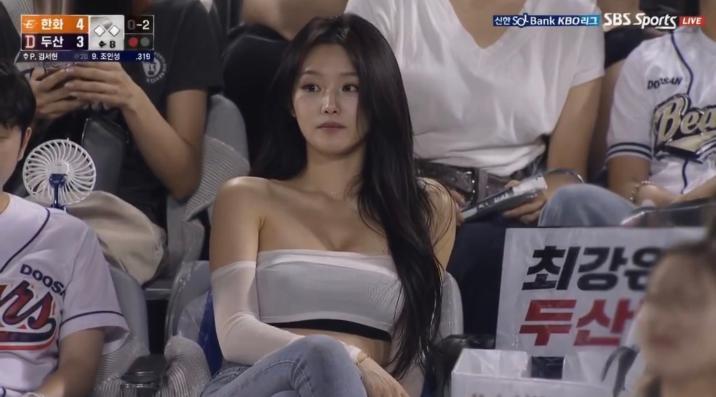 “야구장 여신도 가짜였다”…AI에 현실감 잃는 한국, 외신도 경고