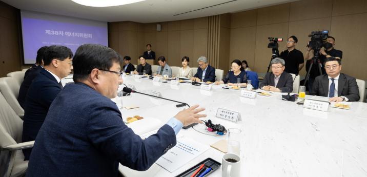정부 “2030년까지 초대형 태양광 단지 10곳 조성”