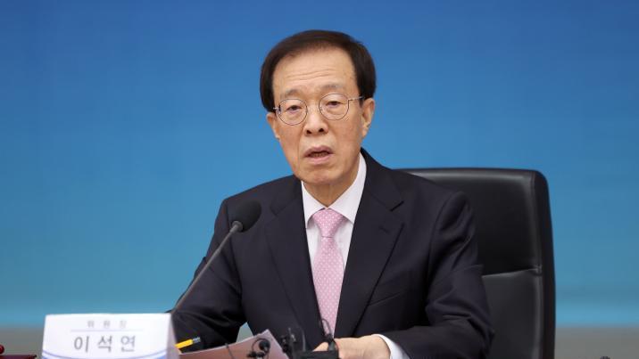 이석연 “靑행정관, 갑질-경고 메일…40년 공직에 이런 무례 처음”
