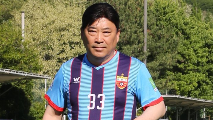 “못 이룬 축구선수 꿈, 주말마다 공 차며 이룹니다”