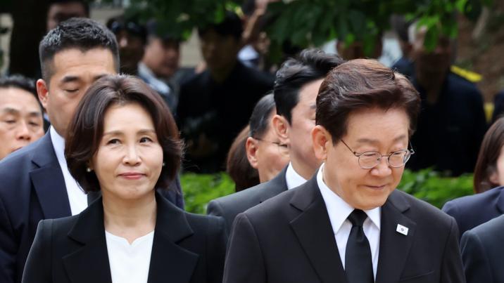 취임후 ‘盧추도식’ 첫 참석한 李 “기득권 반발 두려워않고 개혁”