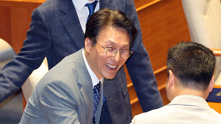 정청래 비판글에 ‘좋아요’ 눌리자…김 총리 “페북 비정상, 당분간 사용 중단”
