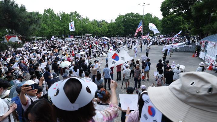 “올림픽공원 봉쇄 시위에… 펜싱 대표, 칼 빌려 대회 나갈판”
