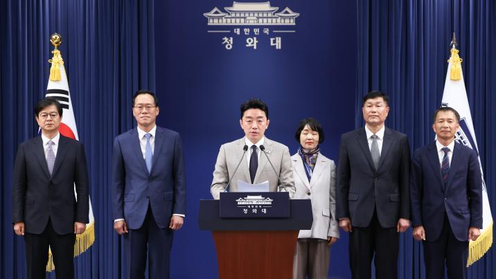 靑 민정수석 한찬식·홍보수석 성기홍·사회수석 김경자