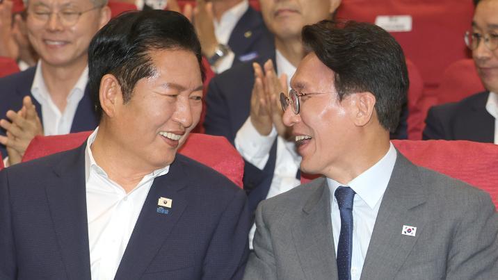 정청래 “히말라야 같은 黨이 품어 지선 당선”… 김민석 “대통령이 흔들리면 무슨 일 하겠나”