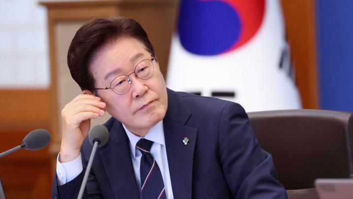靑, 李지지율 하락에 “겸허히 받아들여…국민 걱정 세심하게 살피겠다”