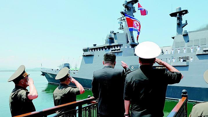 北, 5000t급 구축함 ‘최현호’ 배치… 김정은 “해군 핵무장화, 매년 2척 건조”