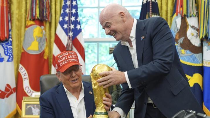 FIFA 회장 “트럼프, 월드컵 결승전 참석해 우승 트로피 전달할 것”