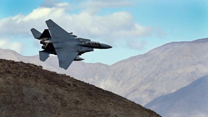 “격추됐던 美 F-15 조종사, 해파리 형태 이란 드론 편대 목격…외계인 같아”