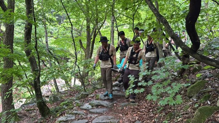 설악산 추락 60대, 헬기 대신 육로로 이송해 7시간 만에 구조