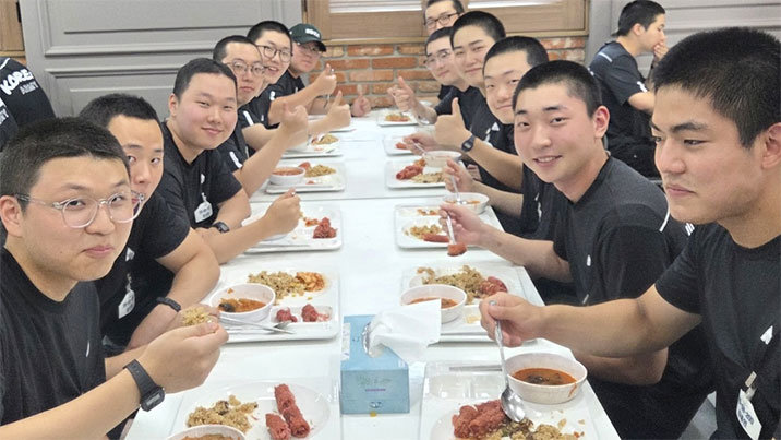 ‘취사병’ 드라마처럼…군대 짬밥 맛있지 말입니다