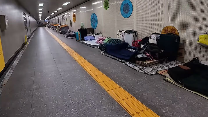 노숙인·판자촌 찍곤 ‘한국 경제의 민낯’…日 유튜버 영상에 ‘왜곡 논란’