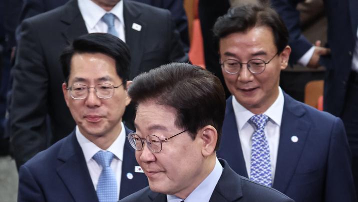 “부캉이 보러 왔더니 대통령이”…李, 부산 친수공원 깜짝 방문