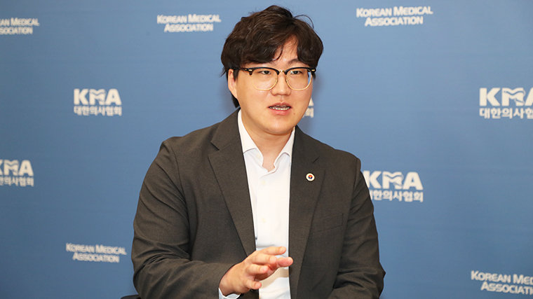 “의사 블랙리스트는 집단의 비극 설득 않는 의사들 바람직한가”