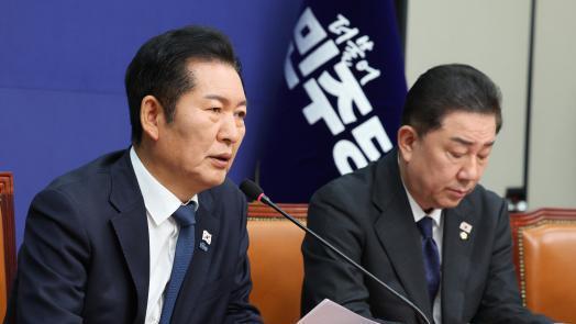 與 “항명 검사들 해임·파면 추진…겁먹은 개가 요란하게 짖어”