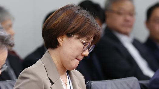 ‘현지 누나’ 파장… 野 “V0의 국정농단” vs 與 “김건희와 달라”