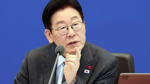 李대통령 “생리대 고급화하며 바가지…기본 제품 무상공급 검토”