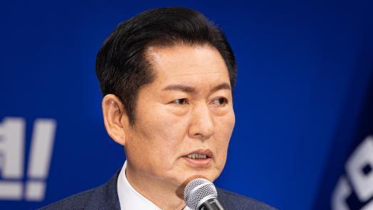 “모멸감” “독단” 당내 반발에…정청래 “합당, 당원 뜻 묻겠다”