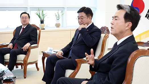 “통합시장? 도지사?” 선거 목전 통합 급물살, 혼란스러운 설 민심