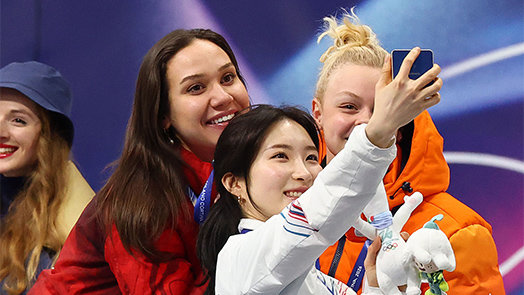 넘어져도 일어난 ‘람보르길리’ 김길리…1000m 동메달 따냈다
