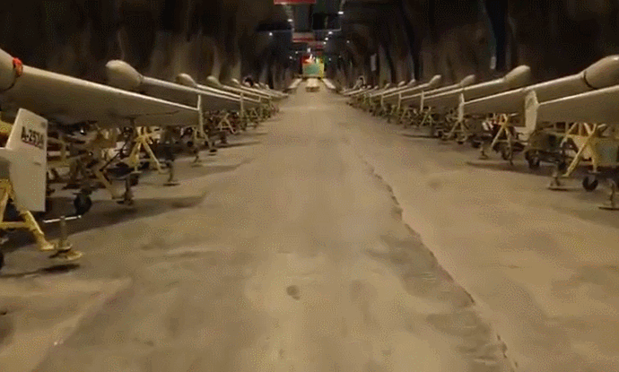 드론 수백대 줄지어…이란, 무기 터널 공개 ‘전쟁 능력’ 과시