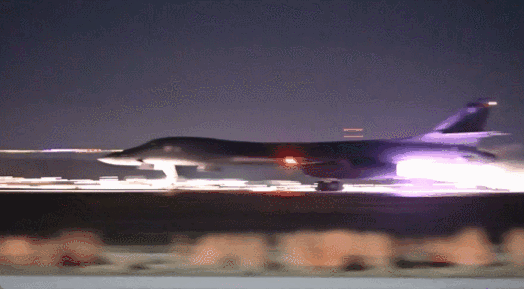 ‘암살자’ 이어 ‘죽음의 백조’ 떴다…美 “이란 미사일시설 초토화”