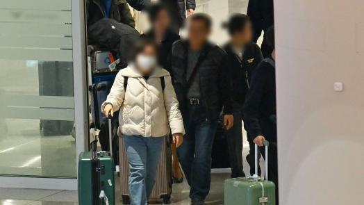 “美영사관서 ‘쾅쾅’ 뒤 호텔바닥 부르르… 비행기 소리에 떨었다”