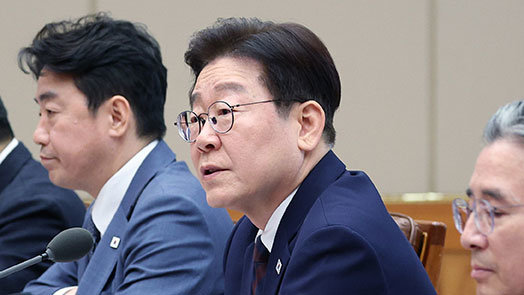 李 “석유 최고가격제 신속 과감히 시행…최악 상황도 염두에”