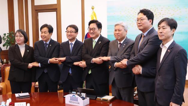 대통령 계엄권 제한 추진… 국힘 최소 10명 이탈해야 개헌 가능