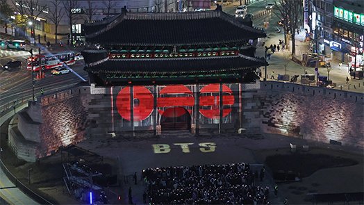공연 전야 광화문은 ‘우정의 마당’…“글로벌 아미 서로 통해요”