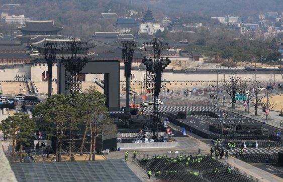 BTS가 말하는 컴백 공연 포인트…“광화문 상징 살리는 ‘오픈형 큐브’”
