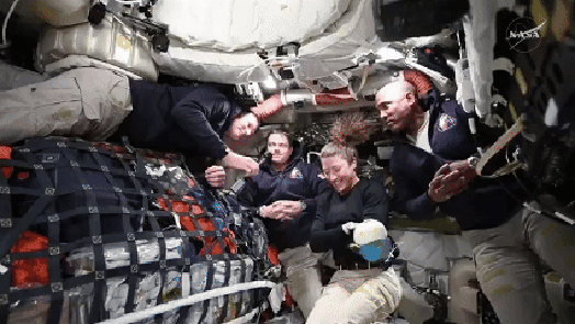 “지구의 당신들, 멋진 하나의 인류“ 아르테미스 2호 ‘우주 메시지’