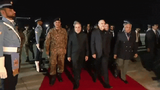 ‘이란 70명 vs 美 300명’ 협상팀 도착…“美와 협상 늘 실패”