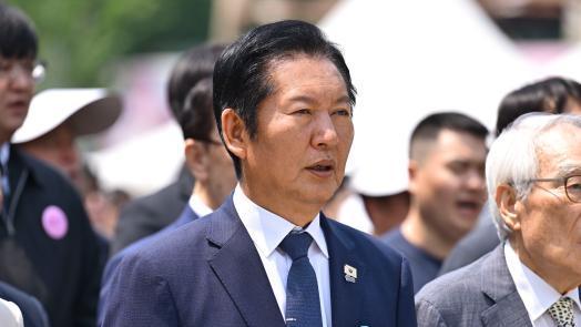정청래 “국민은 영원, 정권은 짧다” 대표 연임 도전 시사