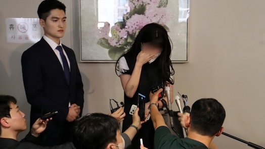 성폭력 의심에도 바지 겉면만 감식…‘돌려차기’ 피해자의 울분