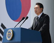 尹 “핵 기반 한미동맹 격상…대한민국, 공산주의 맞선 희생 위 서 있어”
