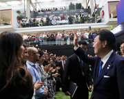 尹대통령, 한-프 청년들과 커피 마시며 “혁신 마인드로 무장해야”