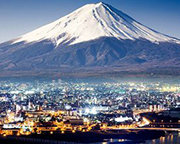 “예약 50년새 최다” 日후지산 관광객 ‘몸살’… 입산 통제 검토